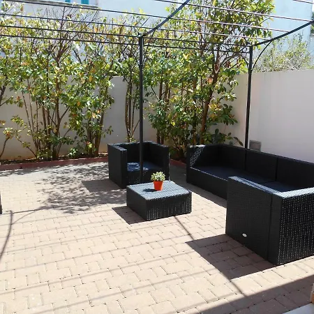 Red Con Spazio Esterno A 50 Metri Dalla Holiday home