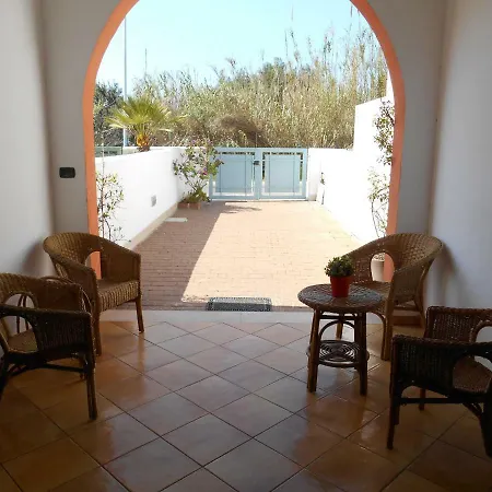 Red Con Spazio Esterno A 50 Metri Dalla Holiday home Gallipoli